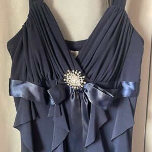 Cache size 6 navy blue dress with broche